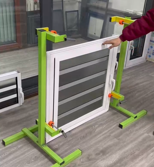 Close State of the Louver/Jalousie With Screen 
