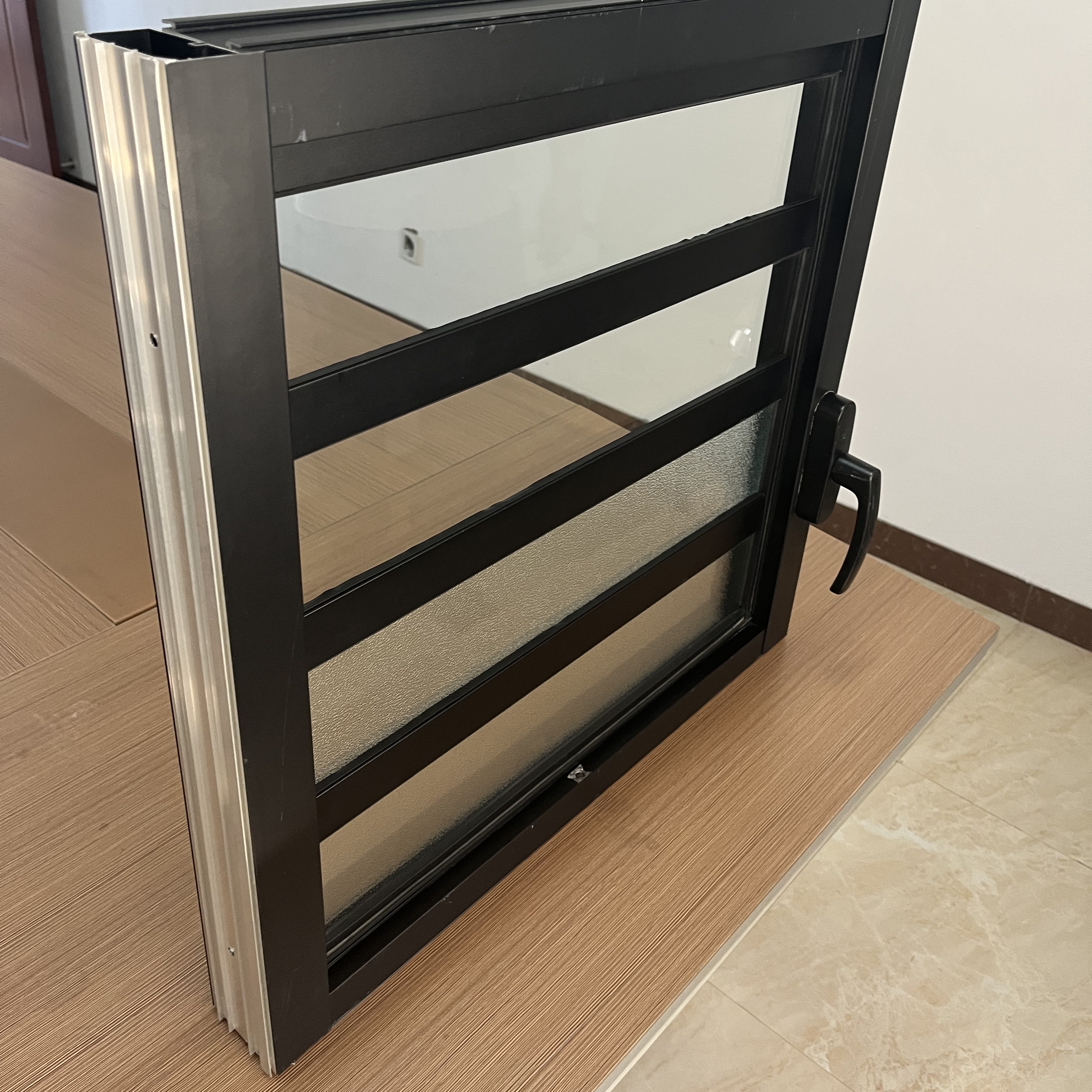 Black Close State of the Louver/Jalousie 